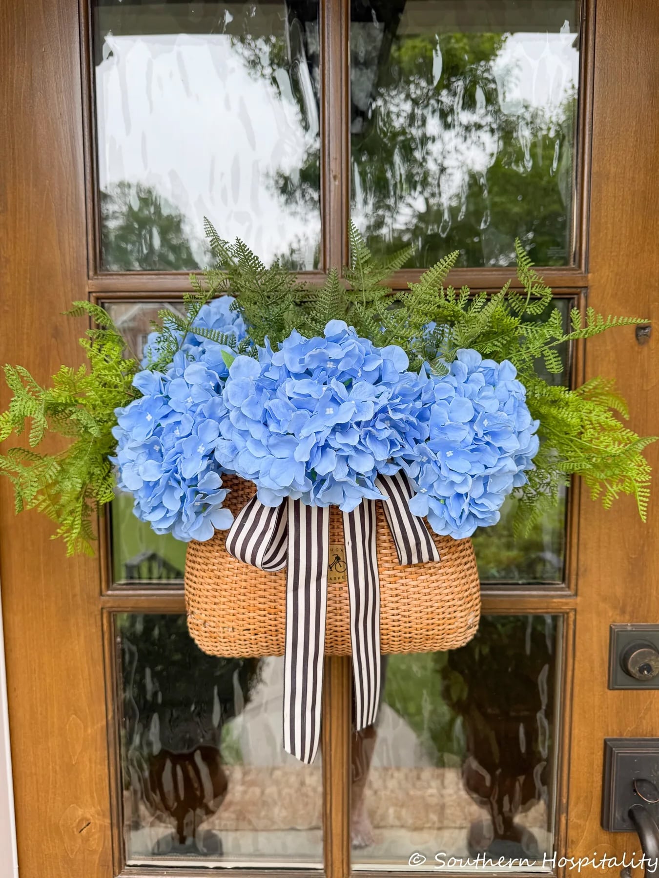 how to make a hydrangea door basket