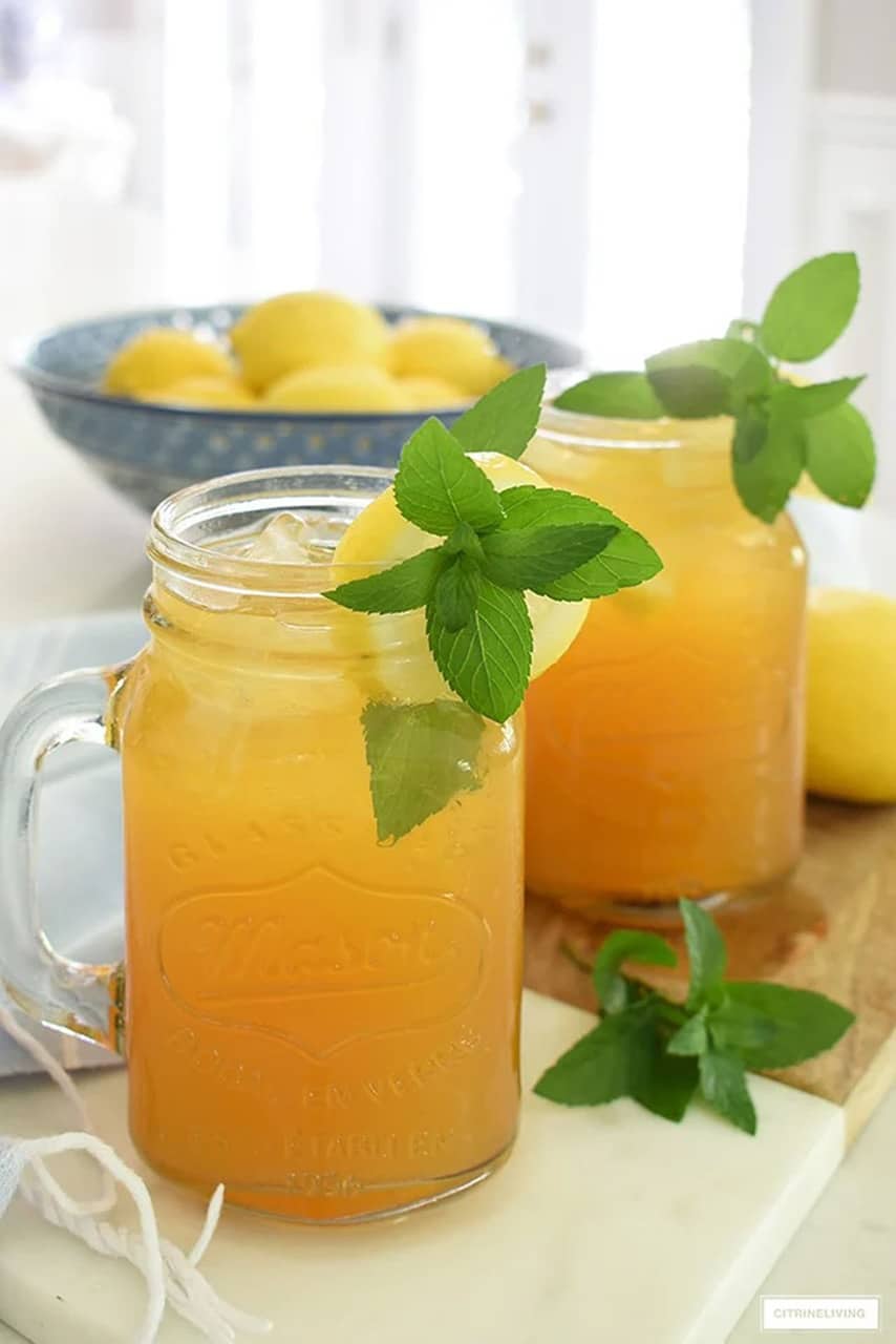 Sweet iced tea with lemon